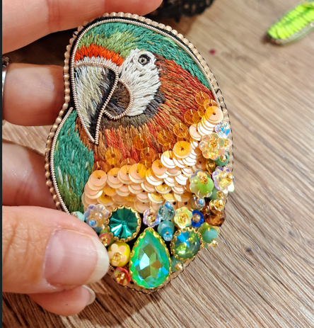 Kit de bordado Guacamayo en pedrería e hilo