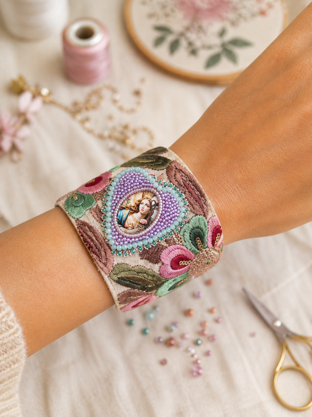 Kit Virgen bordada y accesorios - Imagen 2